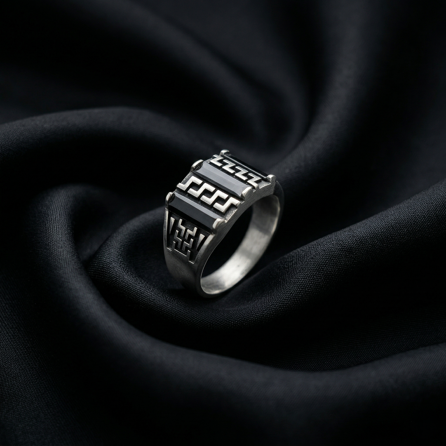 Bold Silver Signet: Geometric Onyx Detail