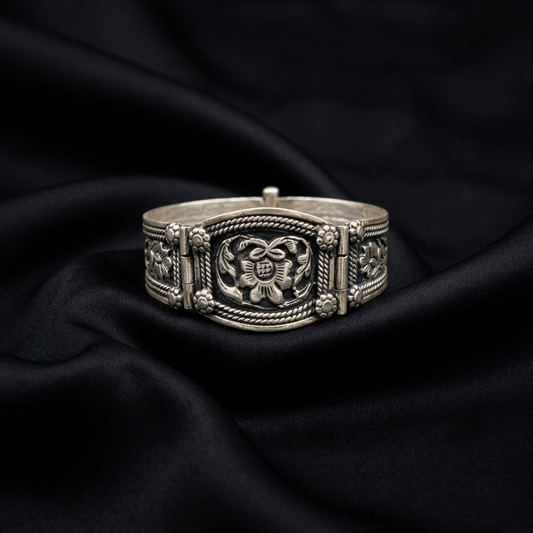 Vintage Floral Carved Oxidized Silver Kada