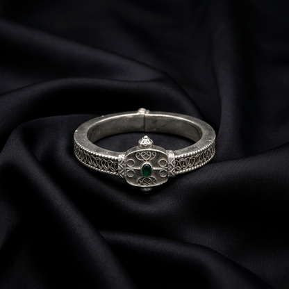 Intricate Silver Filigree Emerald Kada Bracelet
