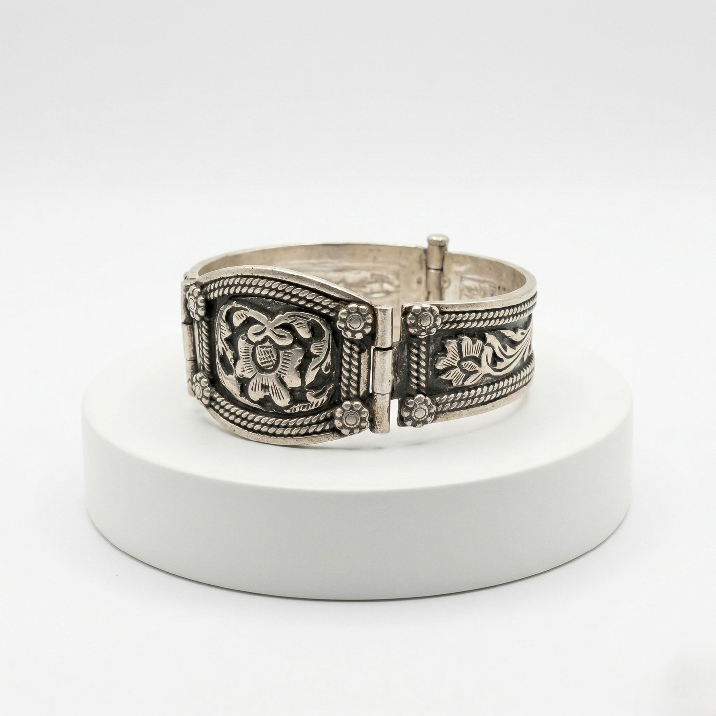 Vintage Floral Carved Oxidized Silver Kada