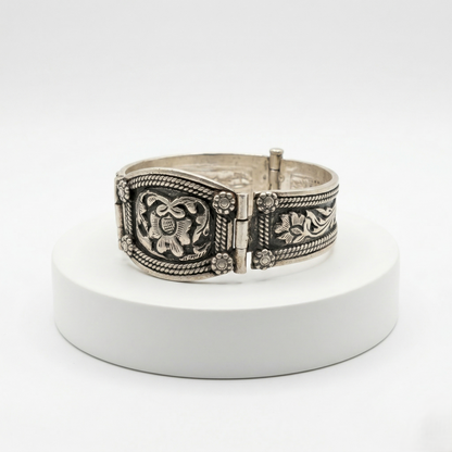 Vintage Floral Carved Oxidized Silver Kada
