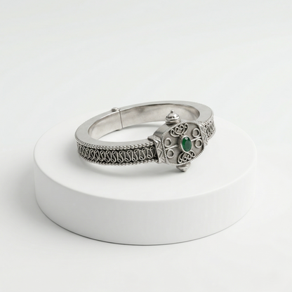 Intricate Silver Filigree Emerald Kada Bracelet