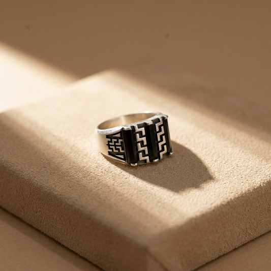 Bold Silver Signet: Geometric Onyx Detail