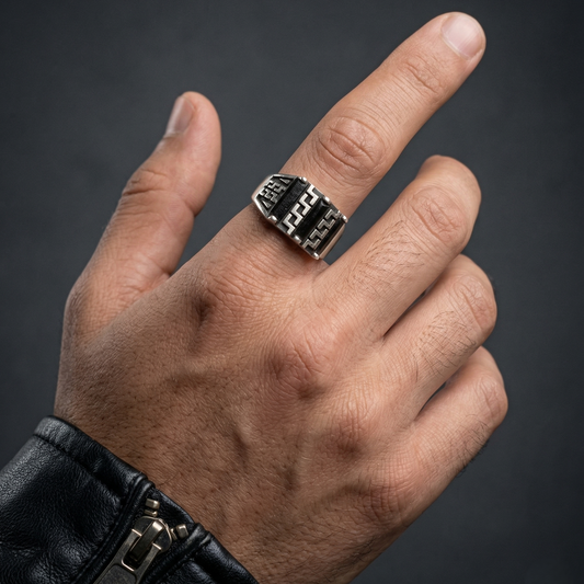 Bold Silver Signet: Geometric Onyx Detail