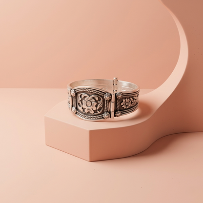 Vintage Floral Carved Oxidized Silver Kada