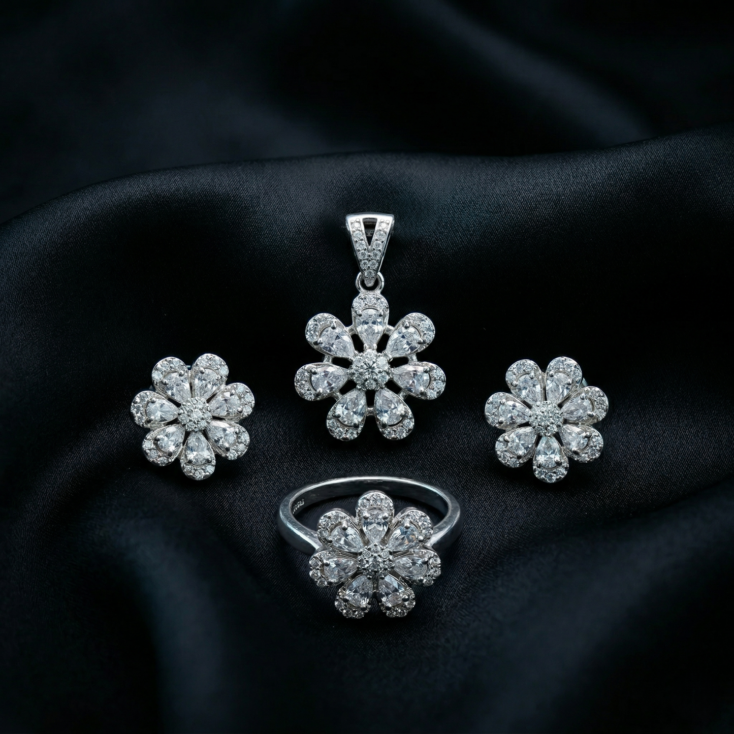 Sparkling Floral 92.5 Silver Pendant Set