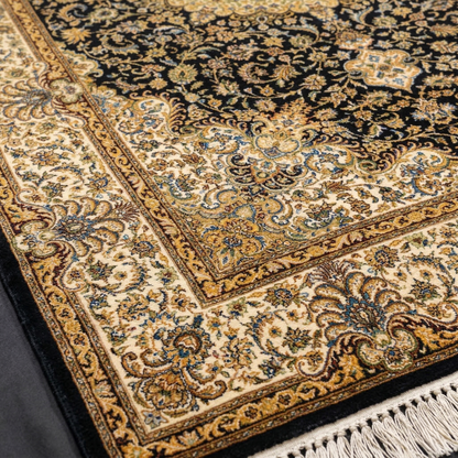 Intricate Medallion Pattern Persian Style Rug