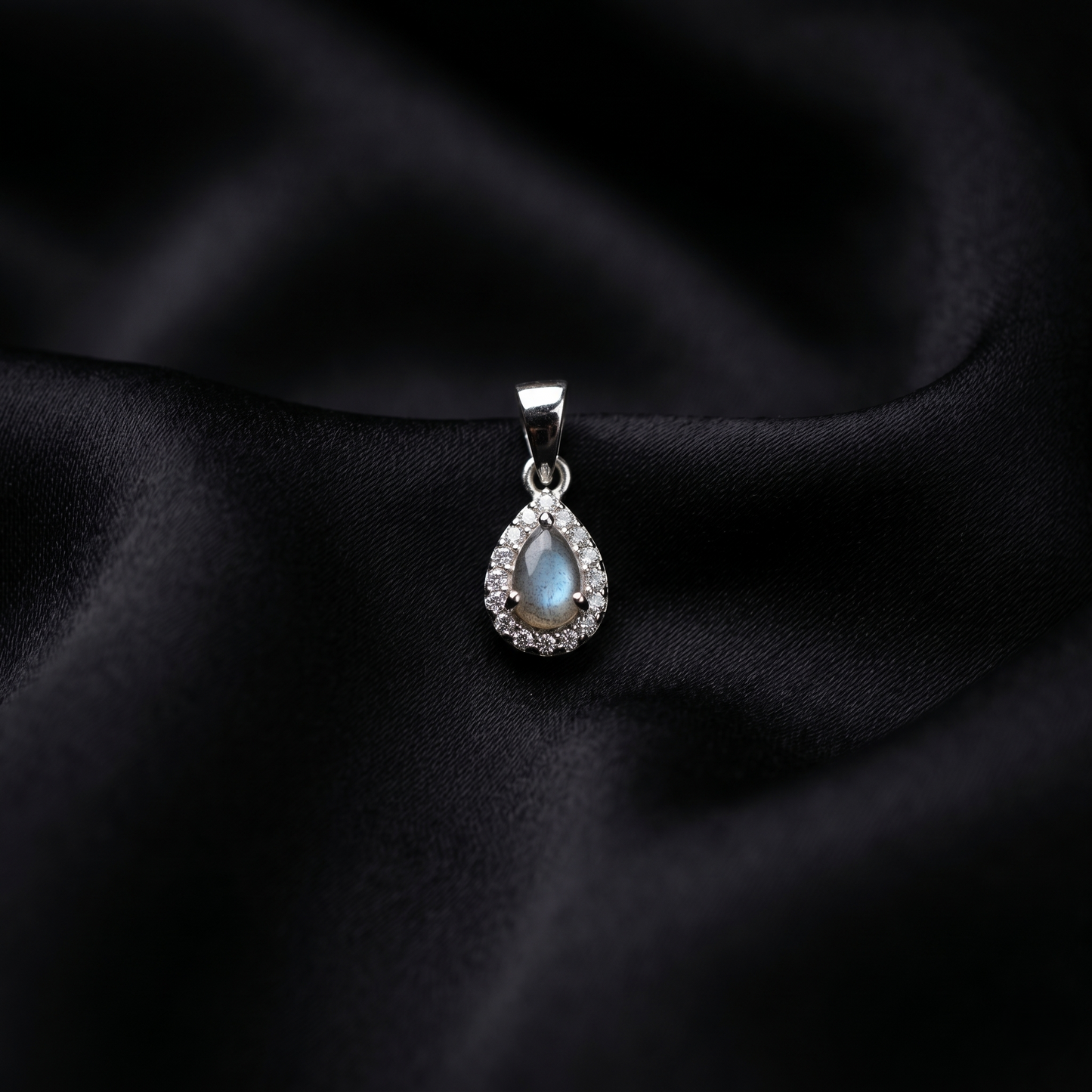 Elegant Pear-Cut Labradorite Silver Pendant