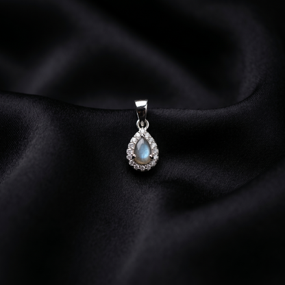 Elegant Pear-Cut Labradorite Silver Pendant