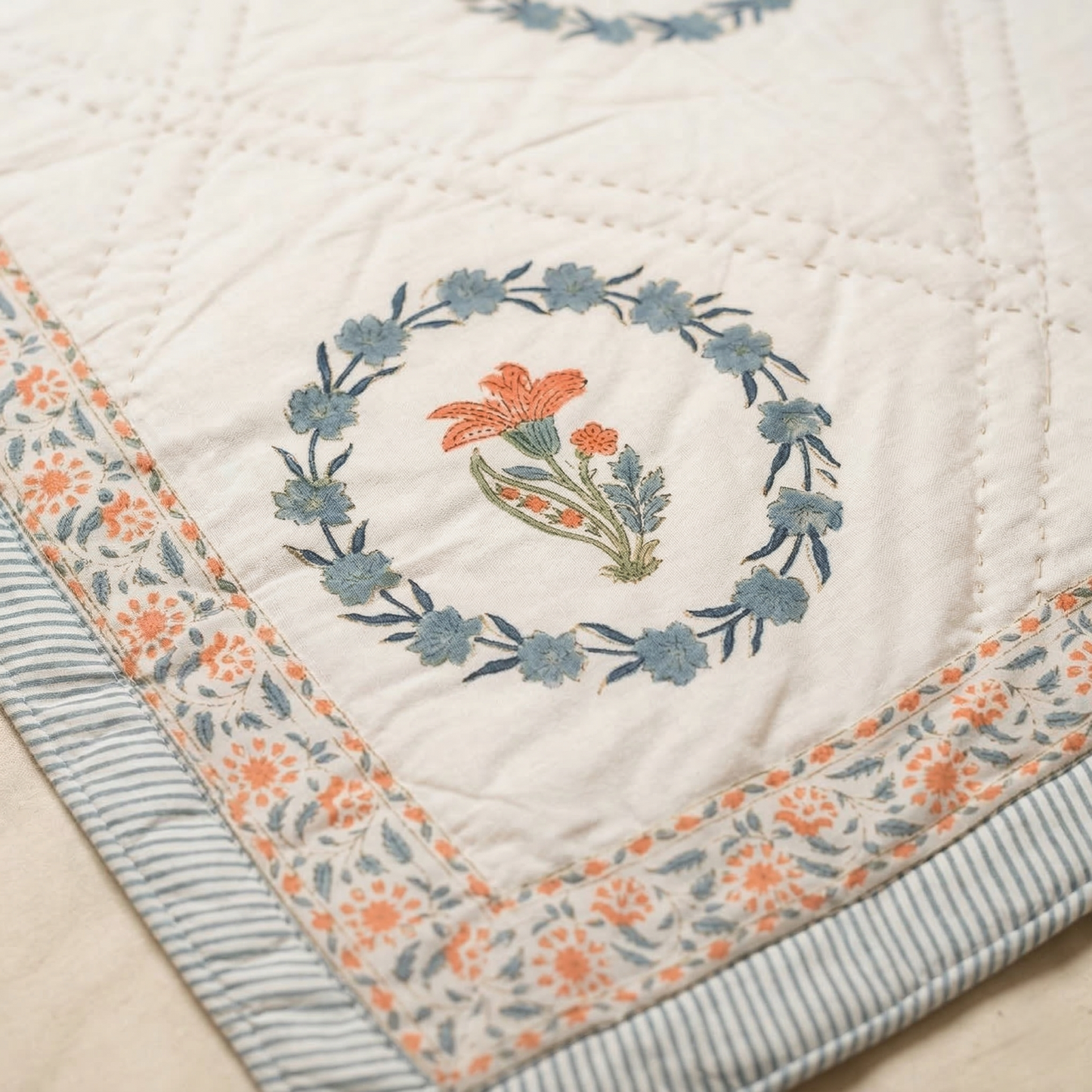 Floral Wreath Diamond White Quilt