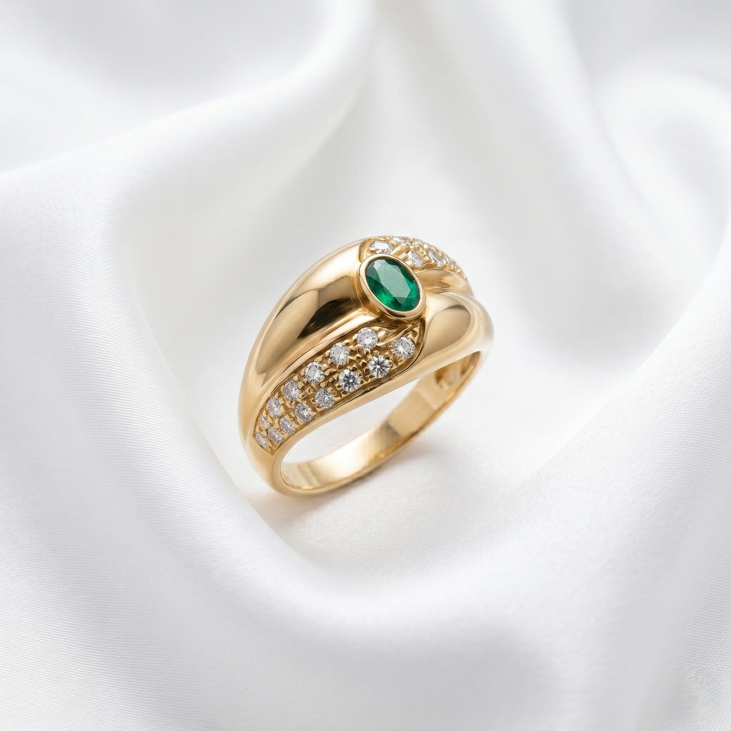 Vintage Gold Emerald Diamond Cocktail Ring