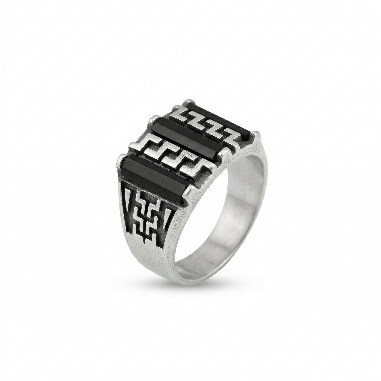Bold Silver Signet: Geometric Onyx Detail