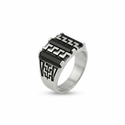 Bold Silver Signet: Geometric Onyx Detail